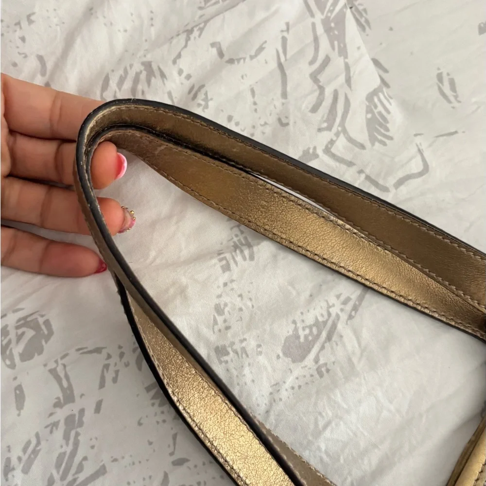 Gucci Brown Monogram Tote with Pink Floral Appliqués - Picture 5 of 8